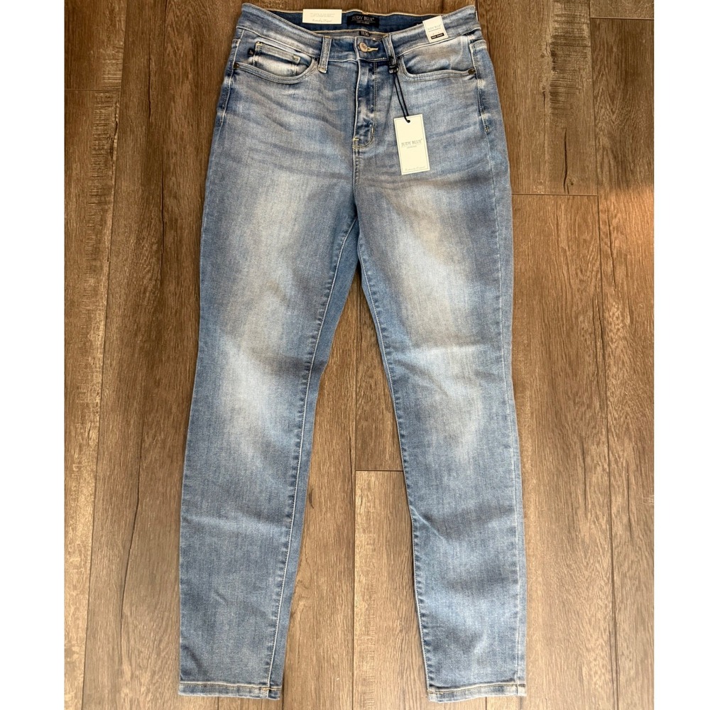 Judy Blue JB82336LT Light Wash Relaxed Fit High Waist Jeans Size 11/30 NWT